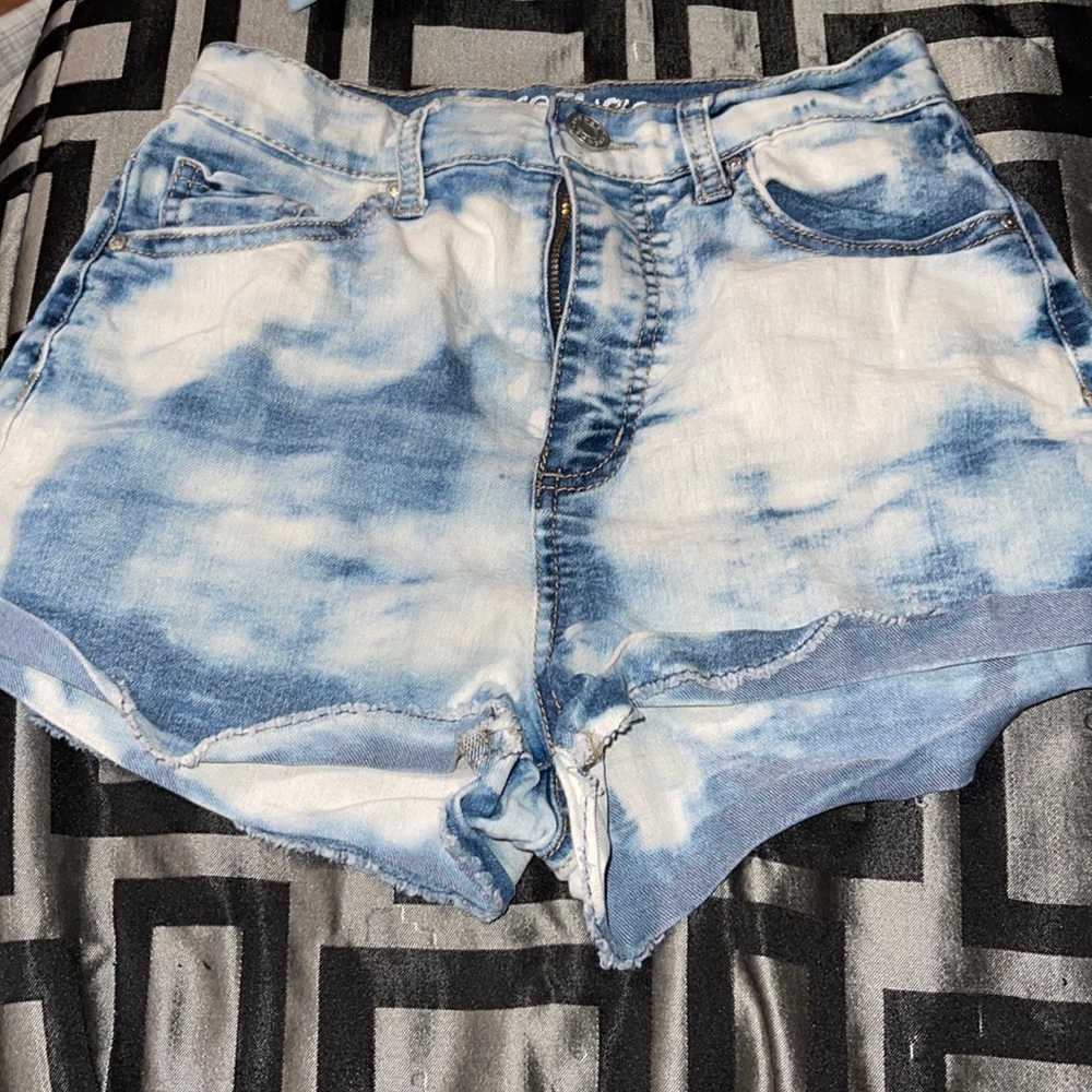 Size 0 in juniors, refuge Jean shorts
